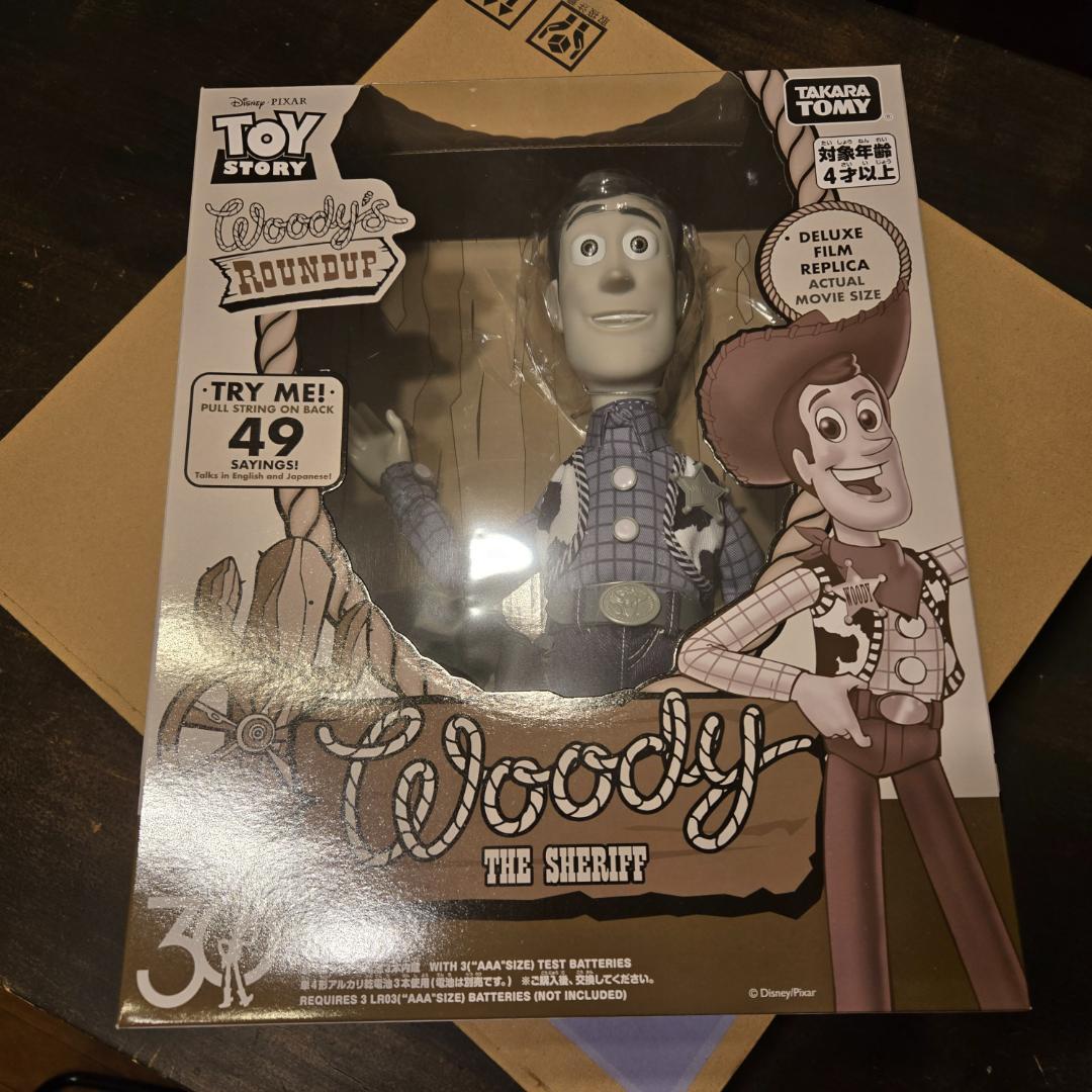 トイ・ストーリー 30周年 リアルサイズトーキングフィギュア ウッディ