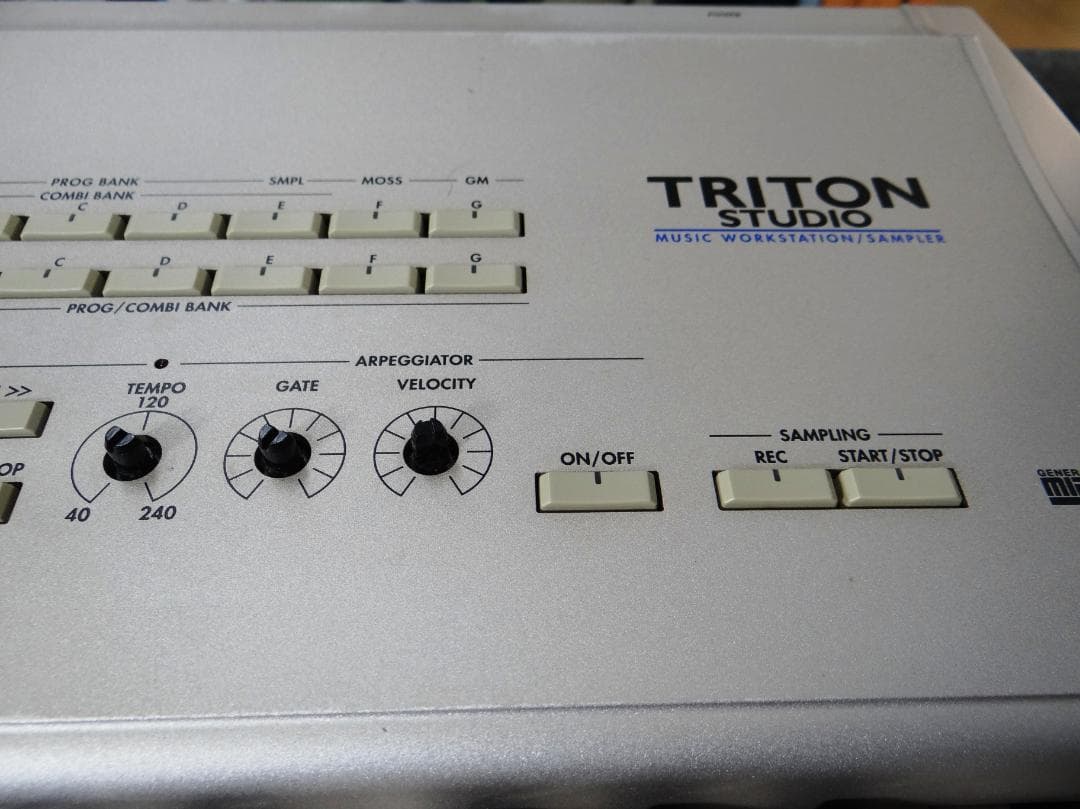 KORG Triton studio 動作確認済　ハードケース付