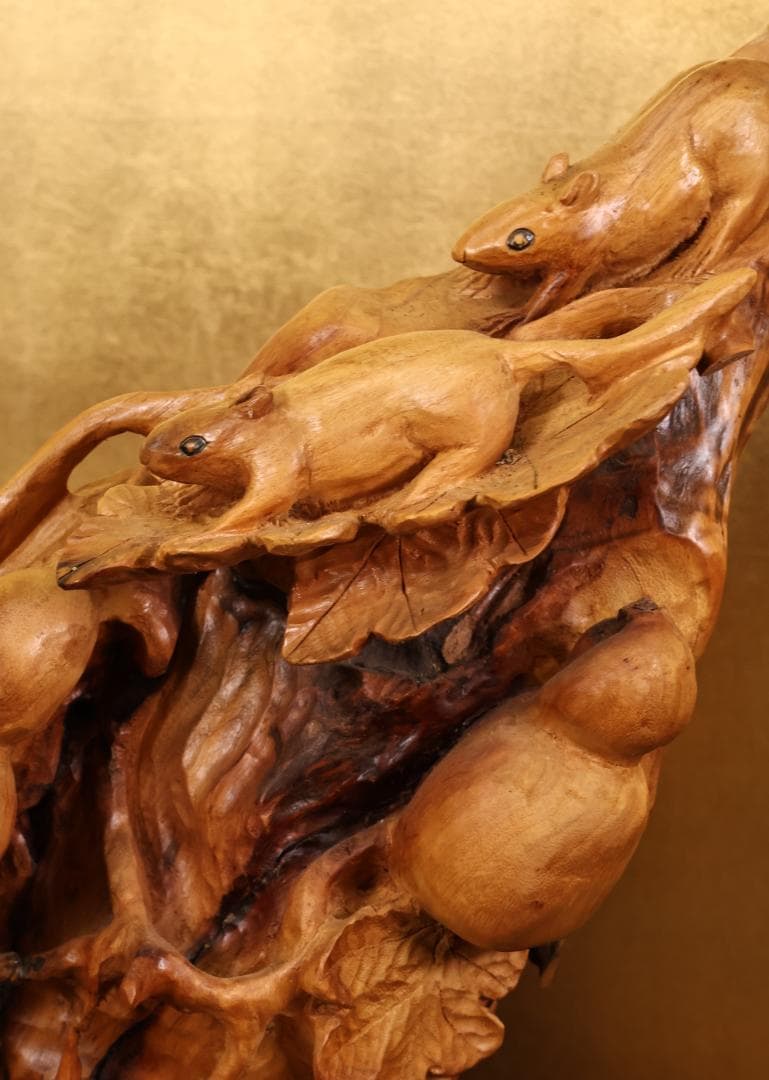 木彫　「 栗鼠と瓢箪 」 　一刀彫　東洋彫刻　置物　床飾り　インテリア　BK38