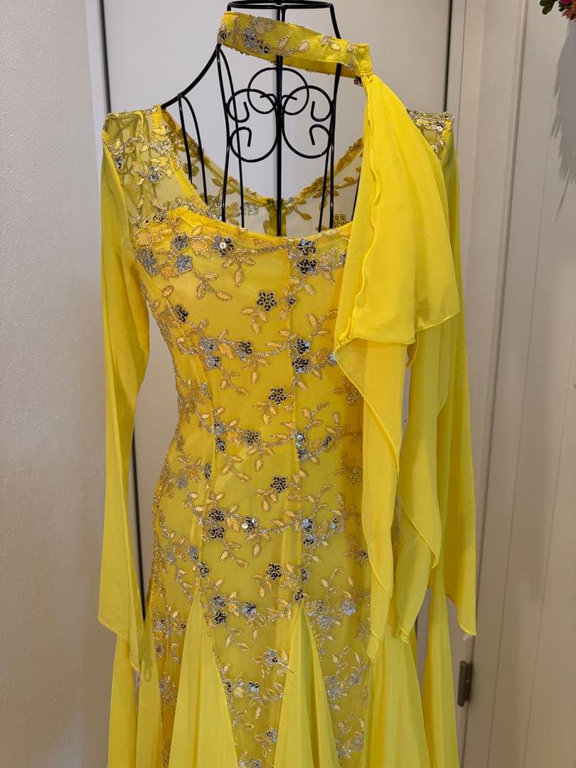 ダンスドレス 黄色　ビーズ刺繍付き