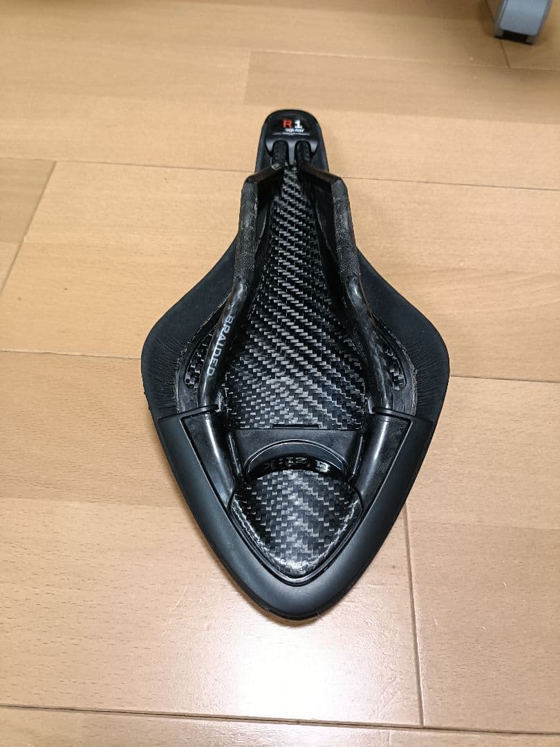 Fizik アリオネ Arione R1 Regular サドル カーボンレール