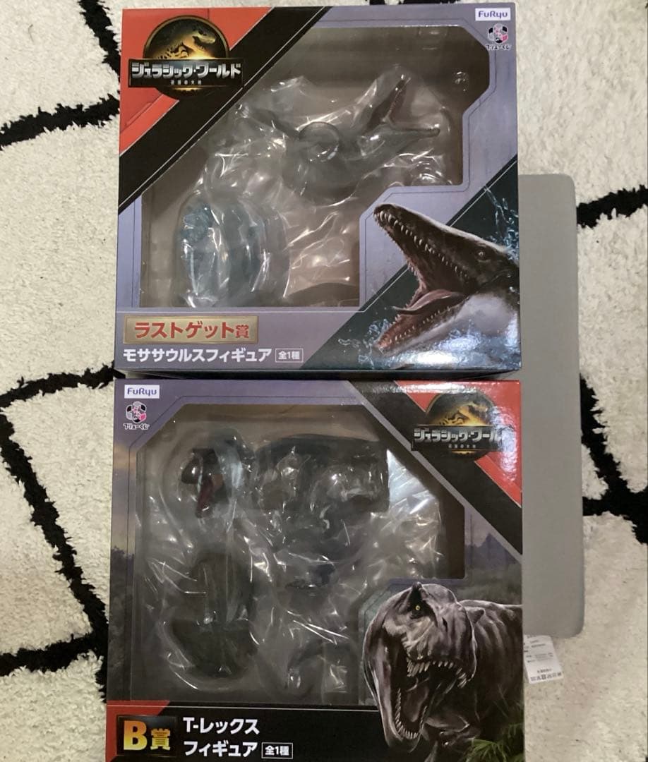 ジュラシックワールド　フリューくじ　フィギュア