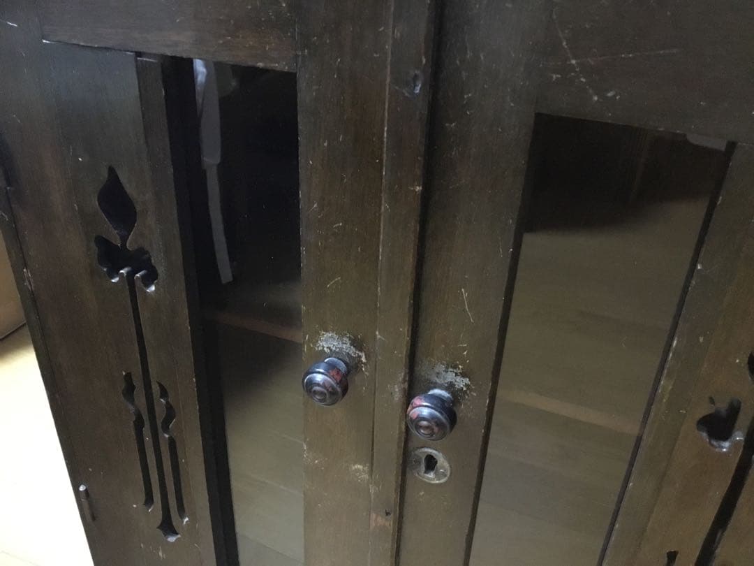 キャビネット　装飾ガラス扉　アンティーク　本箱