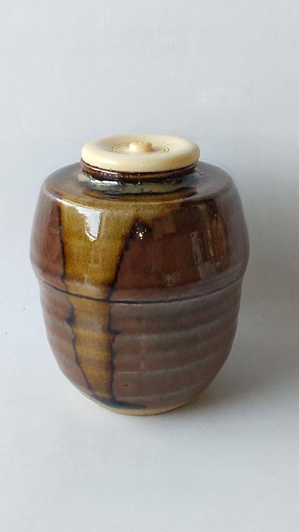 膳所焼 茶入 淡海ぜぜ 陽炎園 仕覆 桜金襴間道 茶道具 共箱 美品 です。