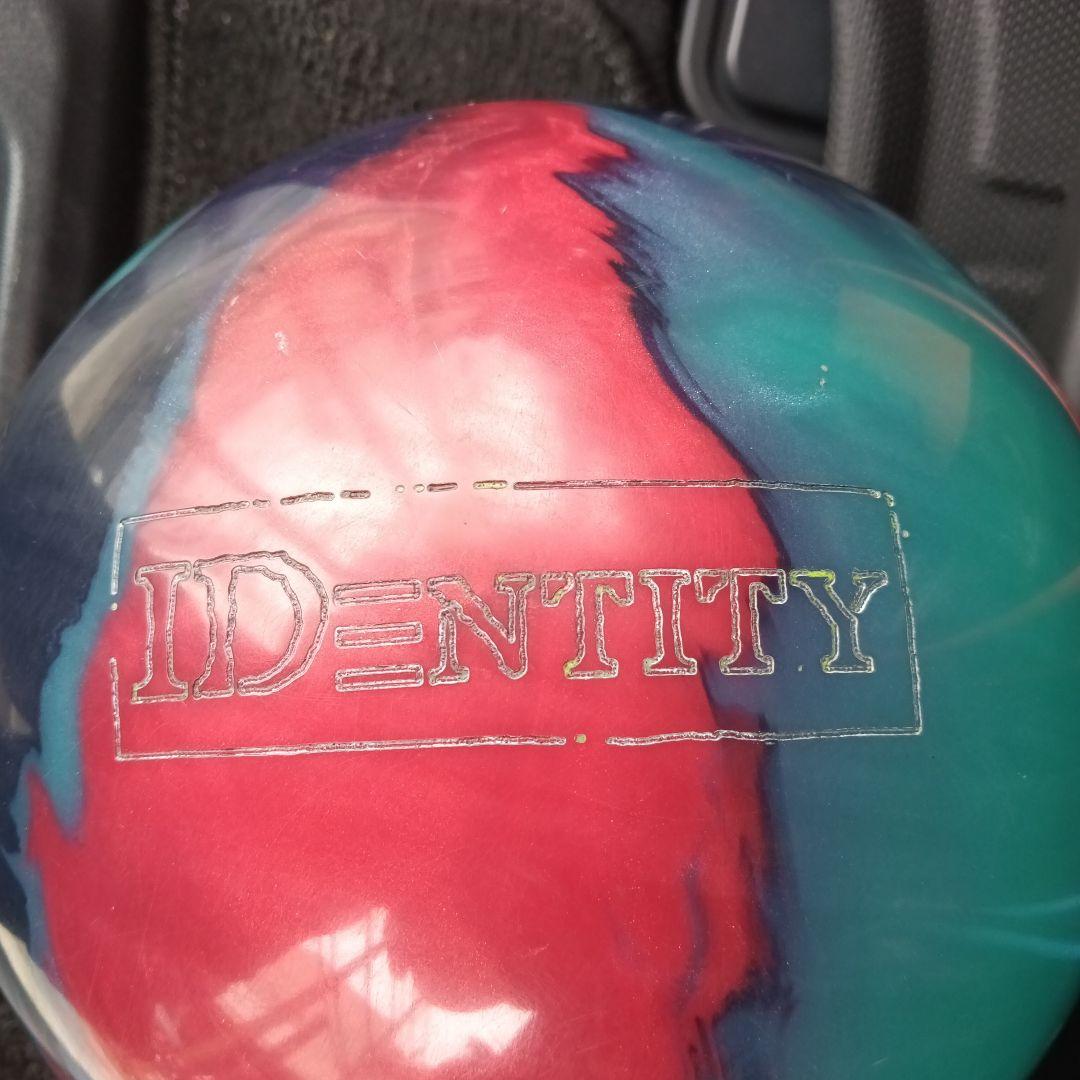 ボウリングボール IDENTITY 赤緑 14ポンド