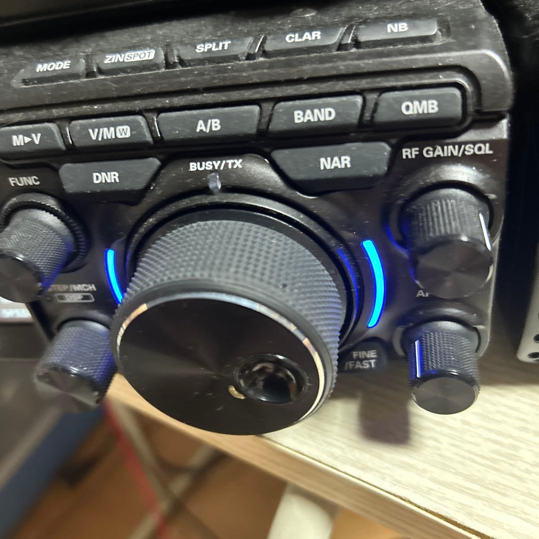 Yaesu FT-710 トランシーバープラス安定化電源。