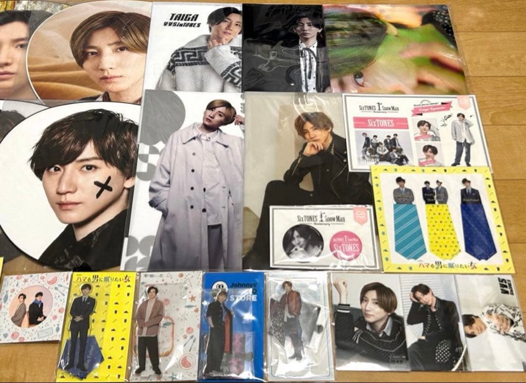 SixTONES 京本大我 うちわ ＆ アクスタ ＆ 缶バッジ 他 24点セット