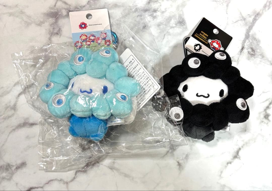 ミャクミャクサンリオ　シナモン万博会場限定DCカラビナ&ブラックBCシナモン