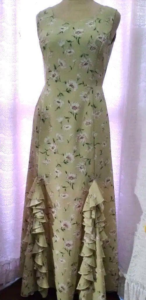 ハンドメイドフラメンコ衣装　やわらかな薄い緑に花縦フリル　優しい印象の一枚
