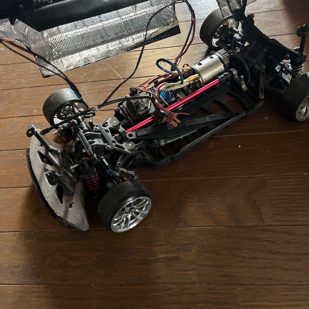 1/10スケール イエロー セダン ラジコンカー