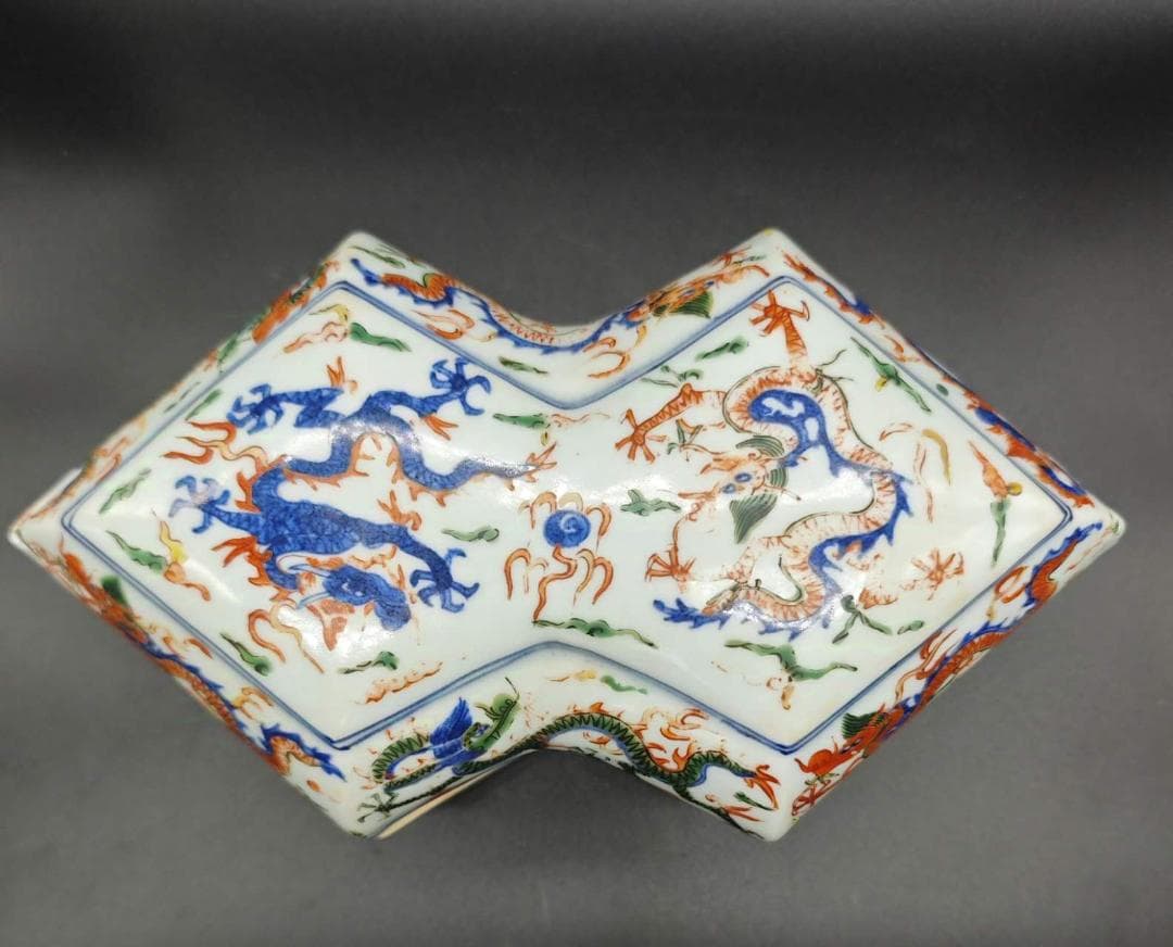 大明隆慶年製　五彩双龍紋蓋箱 官窯物(E-20)