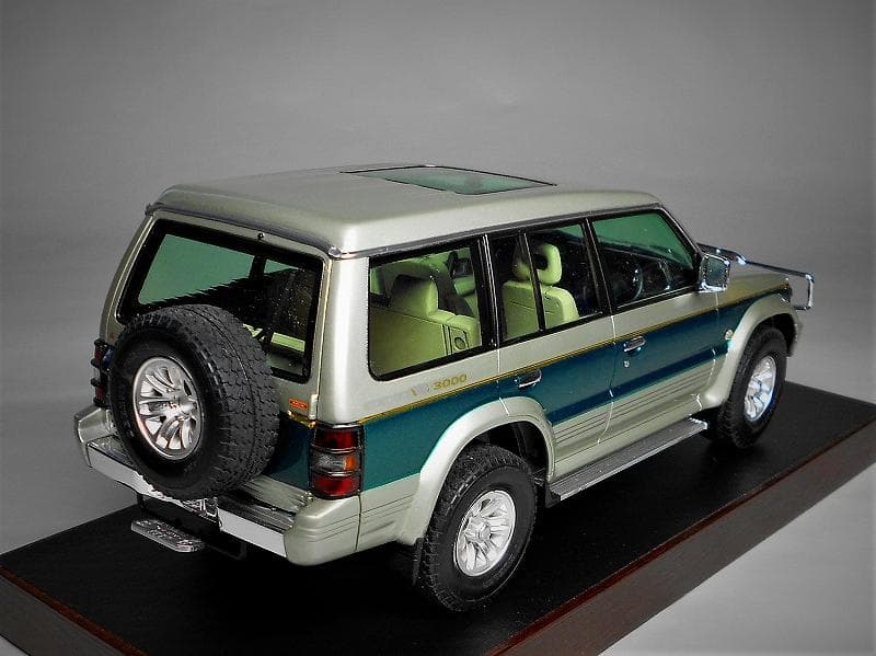 アオシマV43W パジェロ スーパー エクシード '91【完成品】