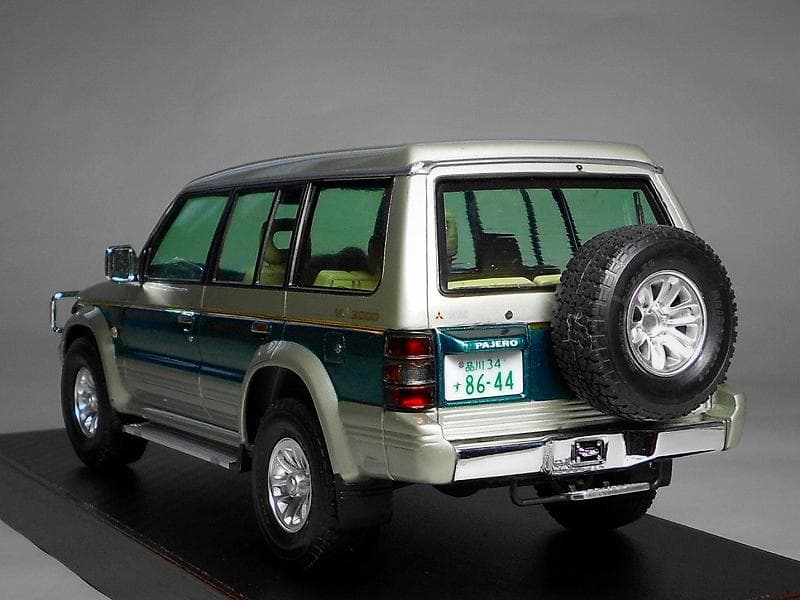 アオシマV43W パジェロ スーパー エクシード '91【完成品】