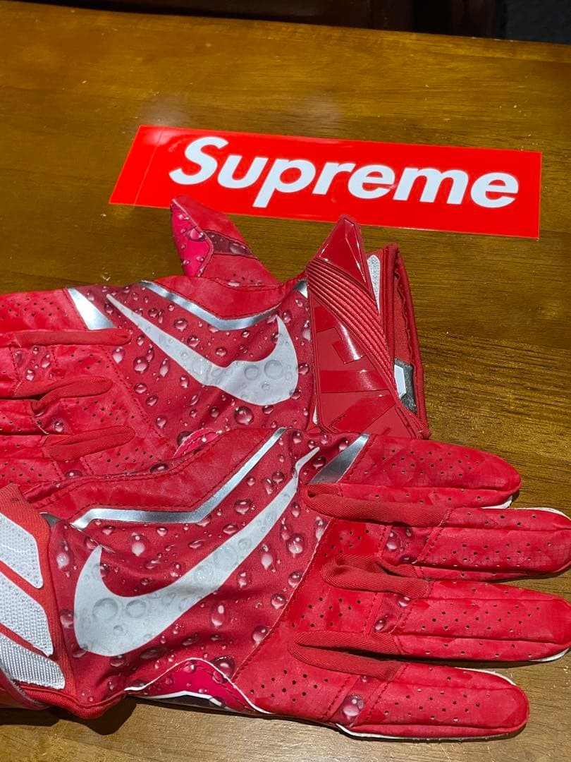 supreme NIKE コラボ　バッティンググローブ　アメフトグローブ　赤L