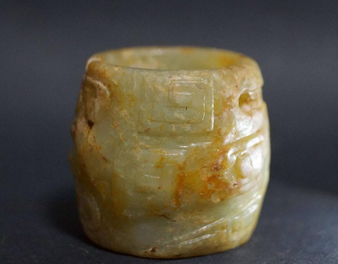 古代和田玉(ホータン)大粒細工彫り祥瑞文指輪 根付 緒締玉 提げ物 装飾品 唐物