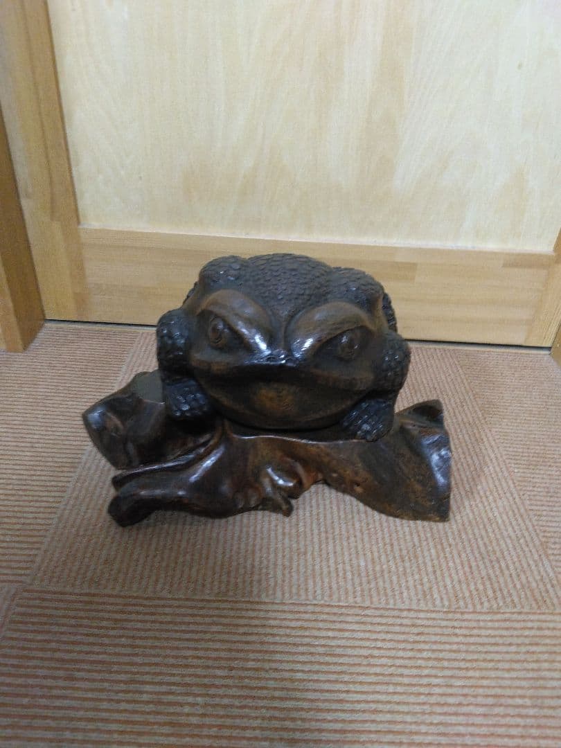 松平家　かえるの置物 　　　　（無事かえる）