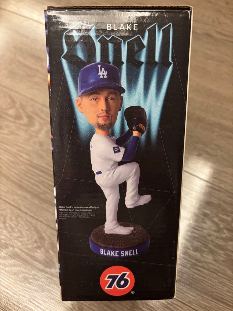 ドジャース戦記念　Blake Snell フィギュア＆ワールドシリーズトロフィー