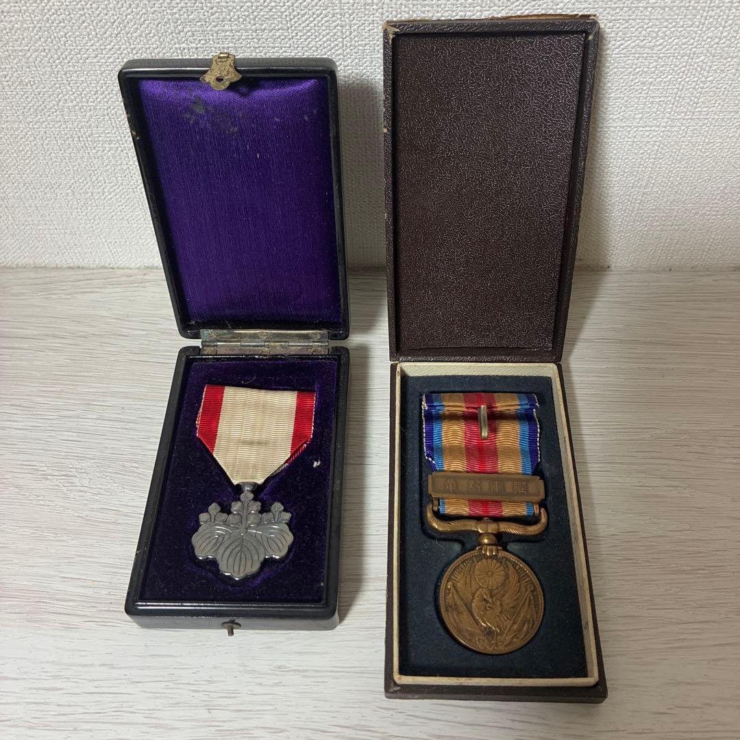 勲章2点セット（勲八等白色桐葉章/支那事変従軍記章）