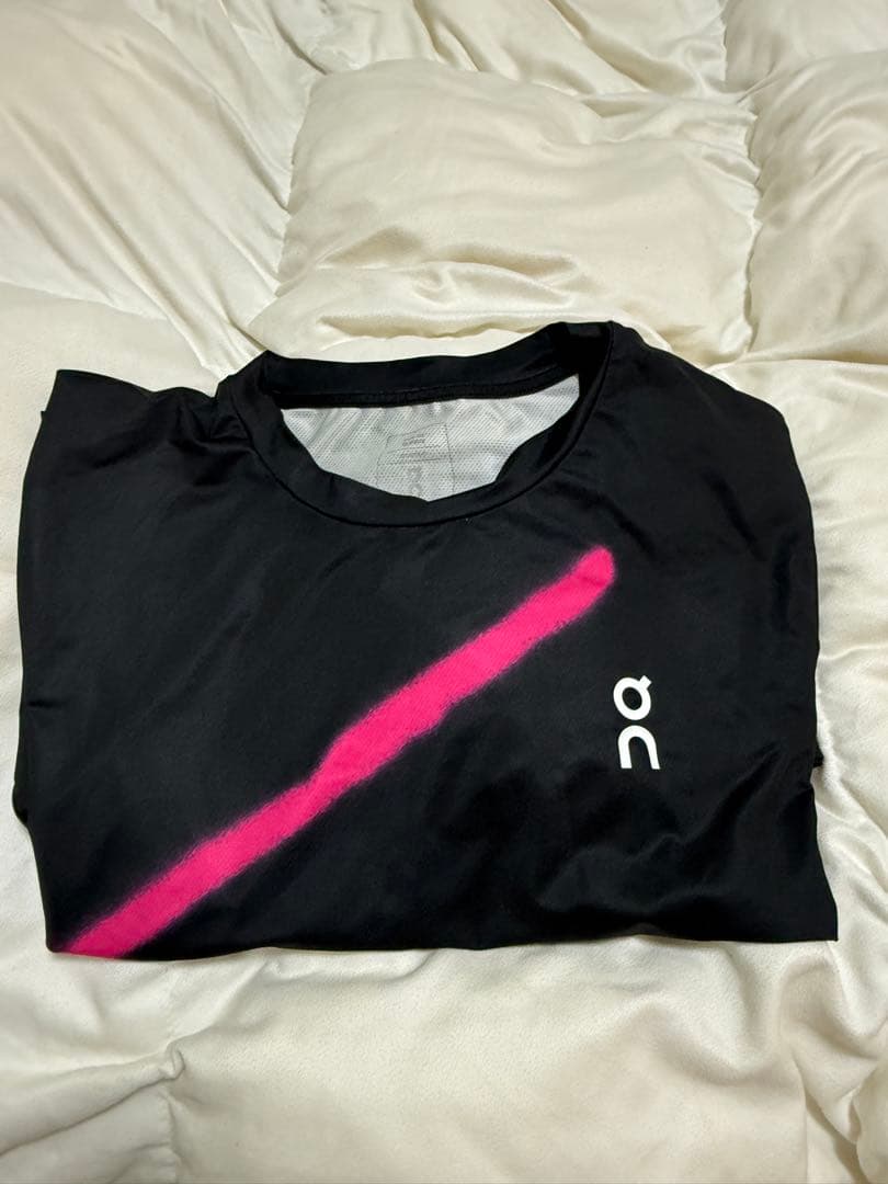 美品　Onテニス　メンズTシャツ