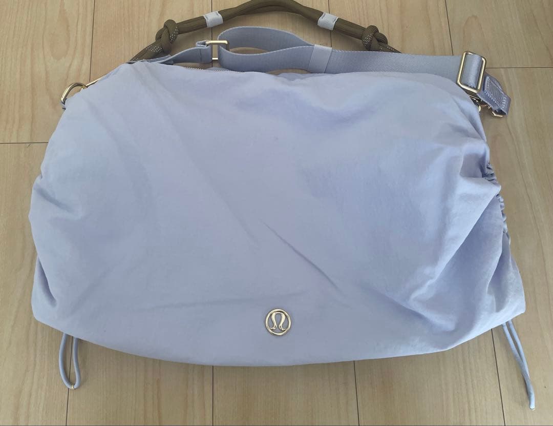 週末お値下げLululemon コンバーチブルルーシュクロスボディバッグ 16L