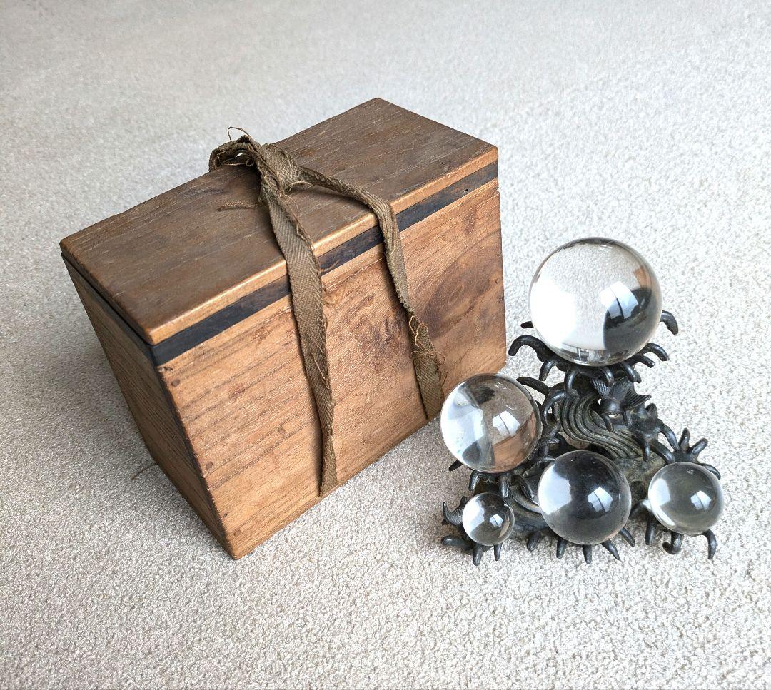 クリスタルボールのアートオブジェ