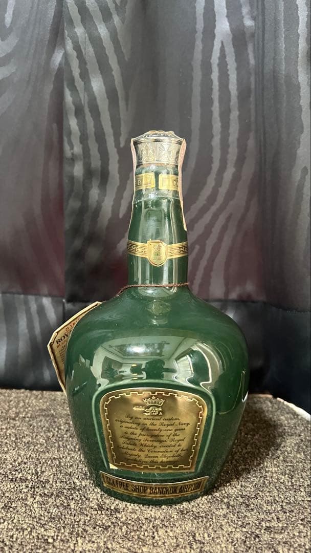 [古酒] ロイヤルサルート 21年 緑陶器ボトル 巾着袋付き [未開封]