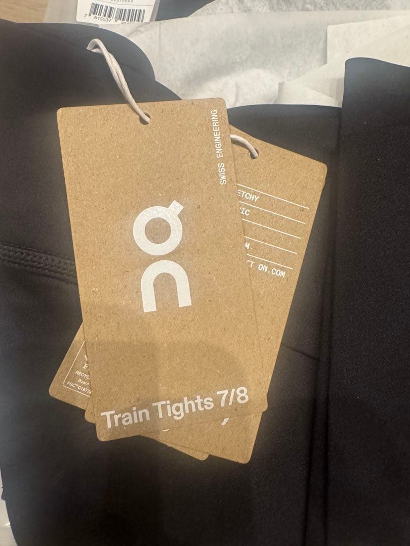 新品未着用On トレインタイツ7/8 ブラック　XS