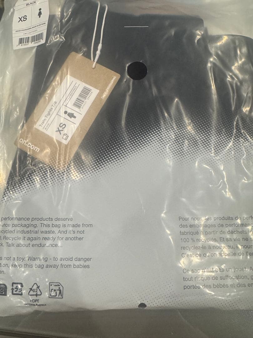 新品未着用On トレインタイツ7/8 ブラック　XS