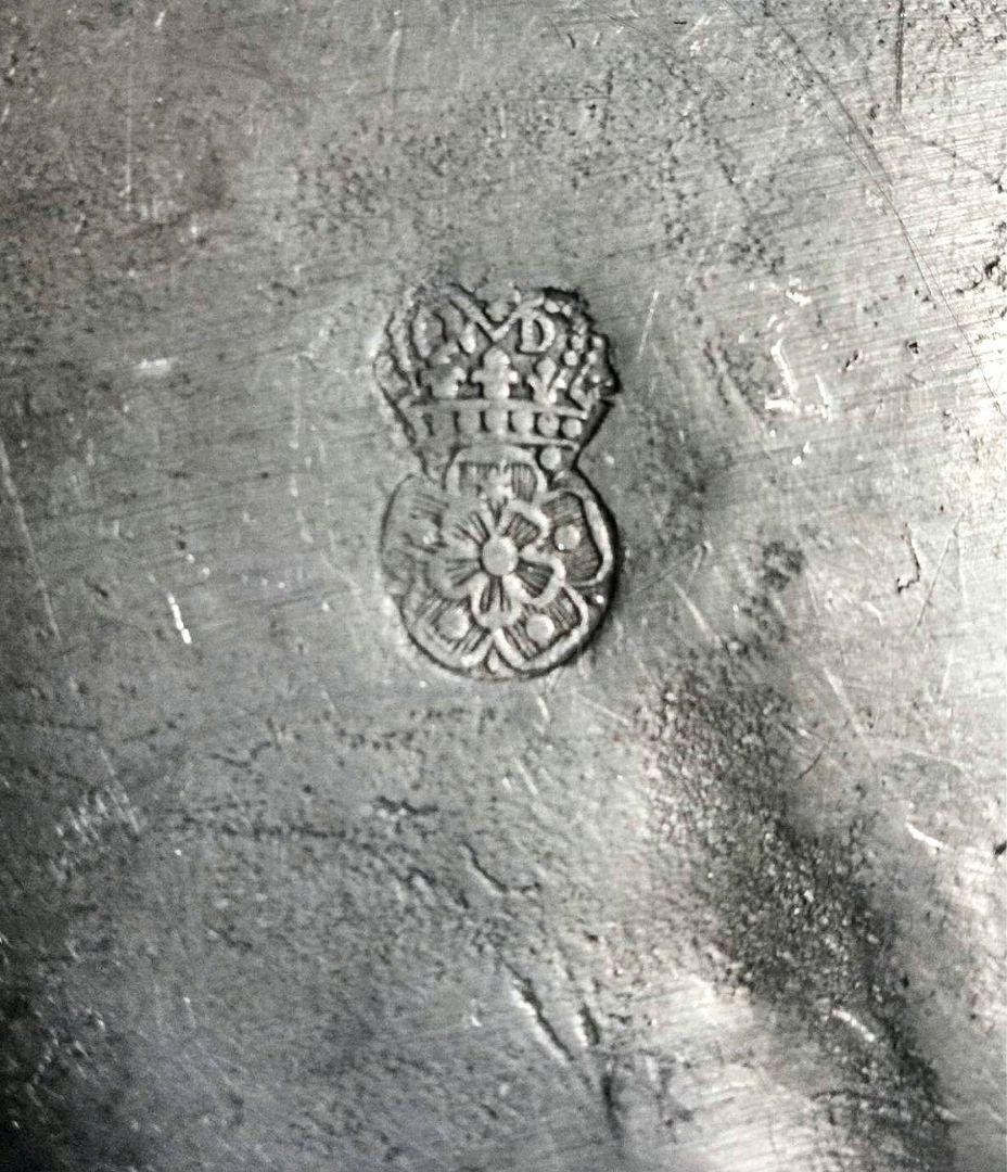 フランスアンティーク　ピューター 花リムプレート　王冠　百合紋章