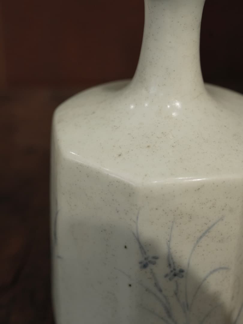 李朝染付　秋草紋　面取徳利　白磁　花瓶　Q1220
