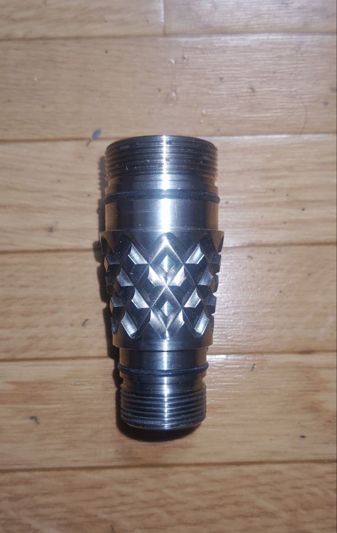 チタン製ボディ シュアファイア solarforce フラッシュライト