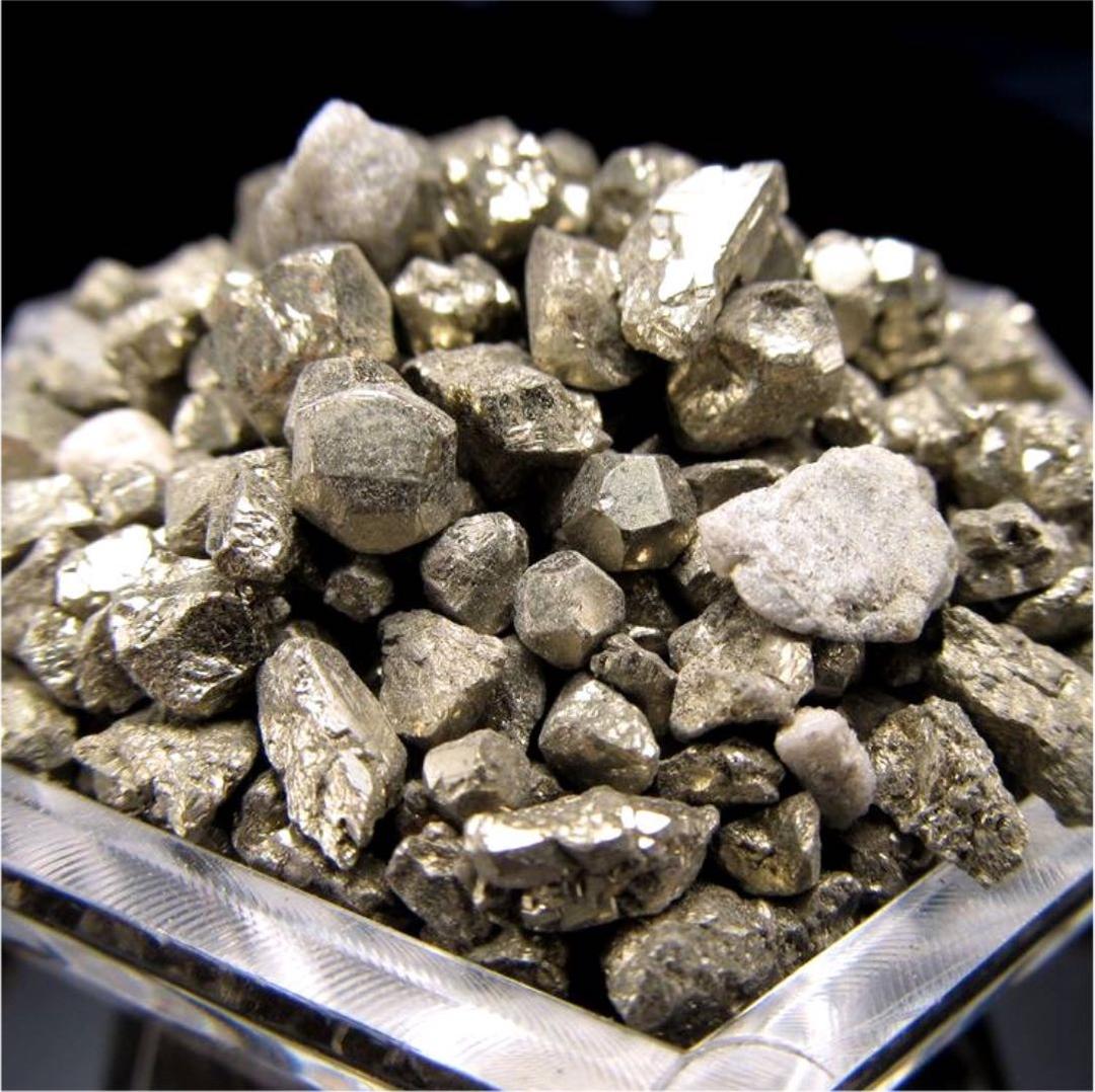 ★特選一石★激安♢強力な邪気払いの石【300gパイライト『黄鉄鉱』結晶さざれ】❤️