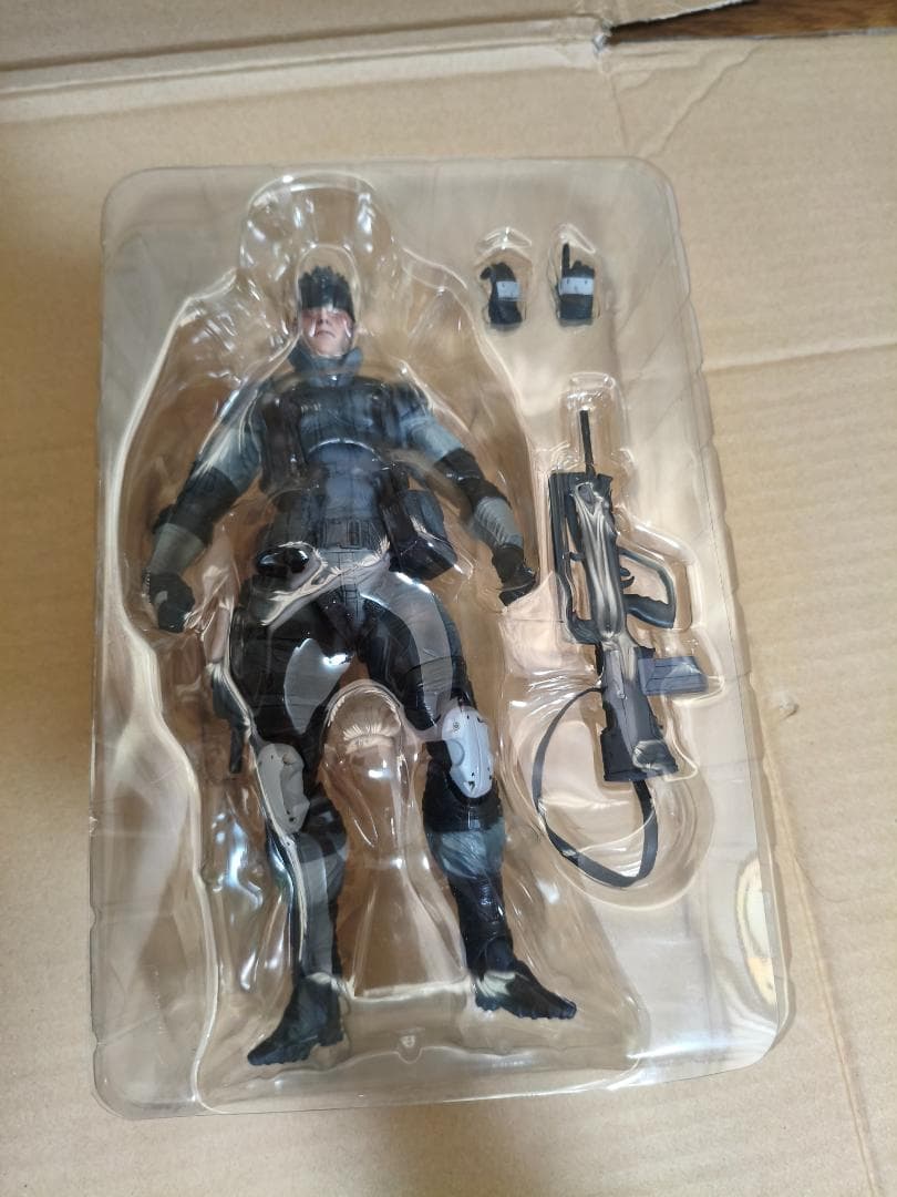 PLAY ARTS改 　L GEAR SOLID 　ソリッド・スネーク
