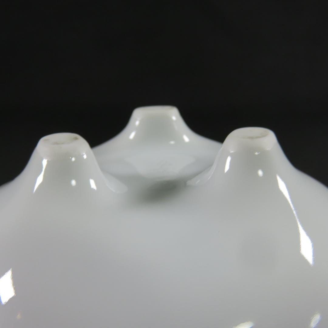 白磁 香炉 獅子 新品 双耳 草文様 三つ足 在銘