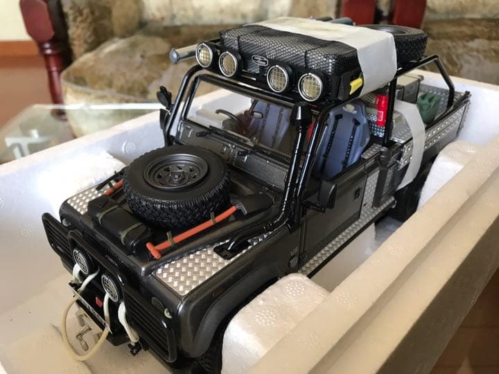 価格変更1/18 京商 ディフェンダー ムービーエディション トゥームレイダー