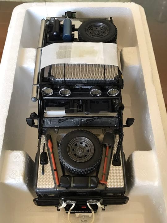 価格変更1/18 京商 ディフェンダー ムービーエディション トゥームレイダー