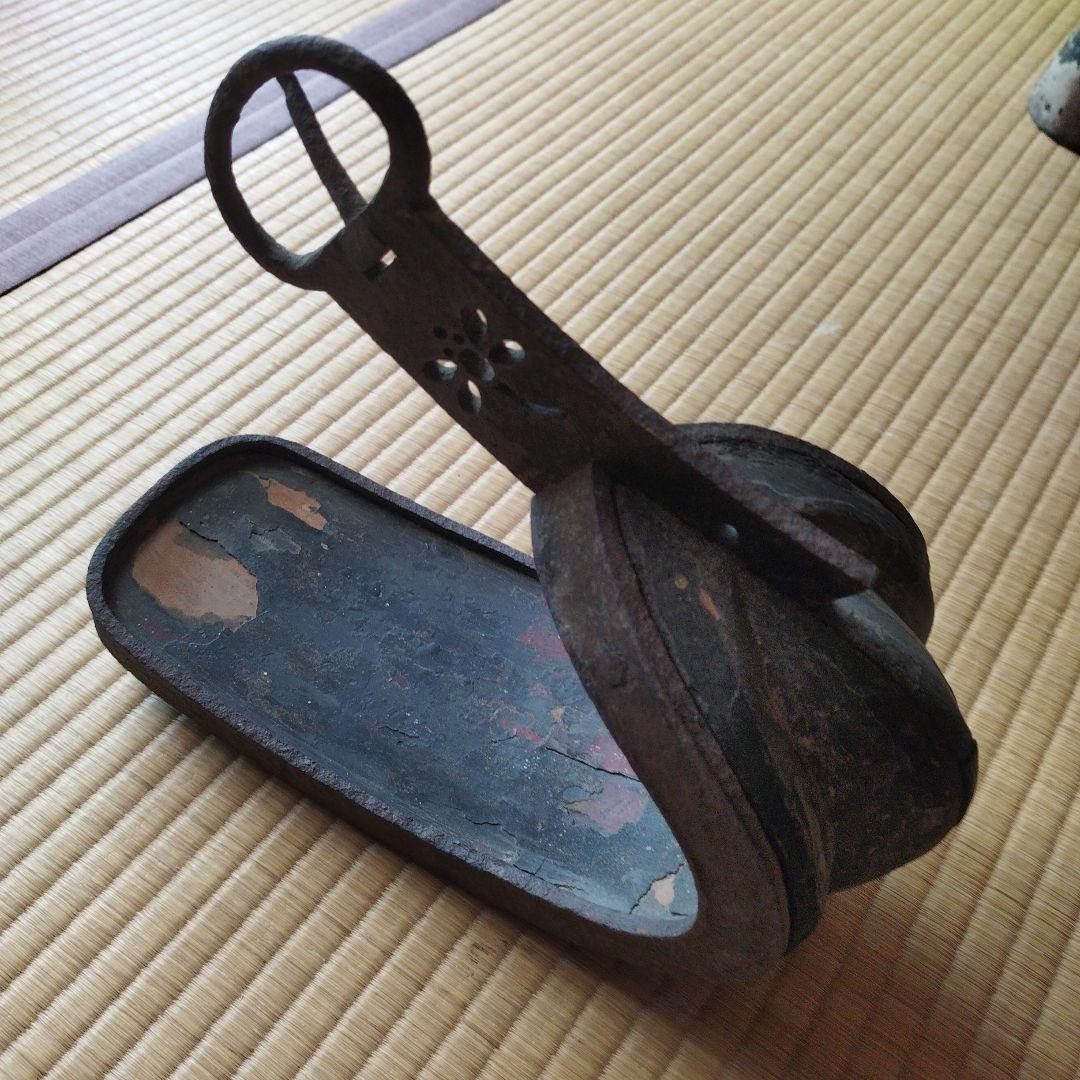 中世の鐙と小鼓（入手困難）