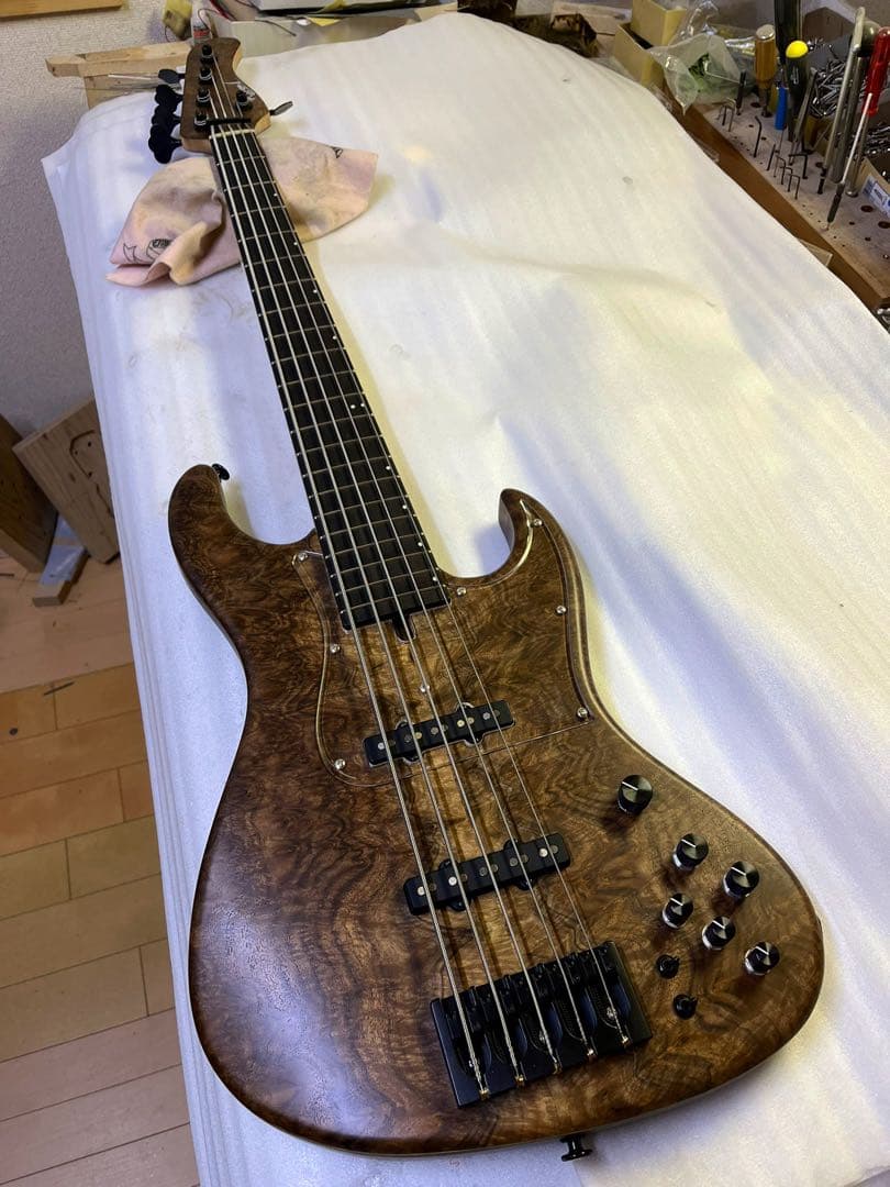 ベース Wood Custom Guitars Vibe-5