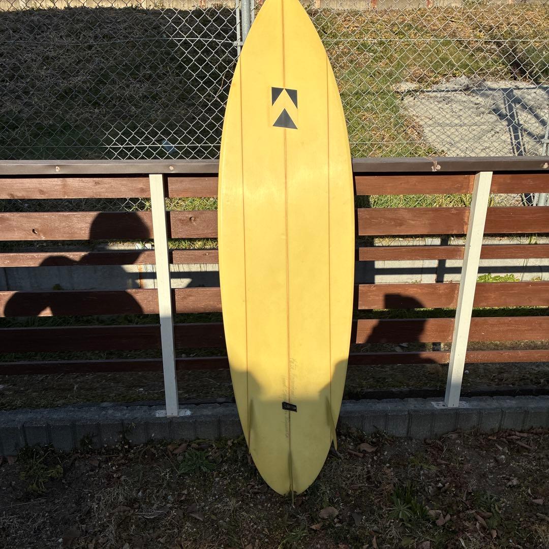 カツサーフボード6.2インチ、3ストリンガー風（エアーブラシ）ボードカバー付