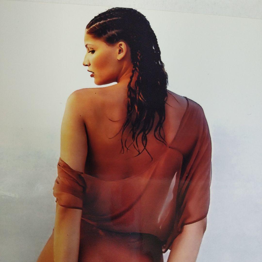 レティシア・カスタ　直筆サイン入り8Ｘ10 フォト　証明書付き