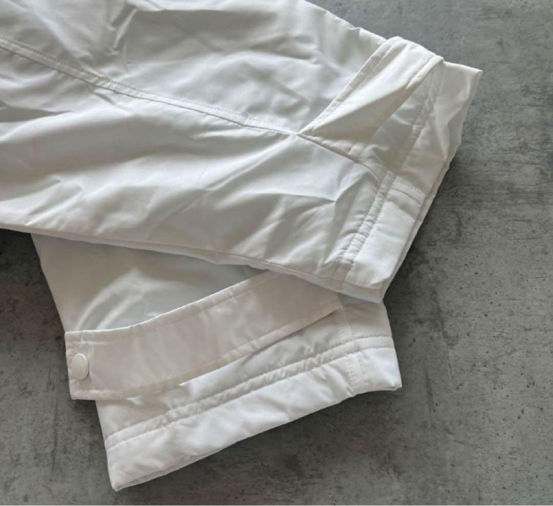 新品タグ付き✨ミズノ　mizuno ベンチコート　白　ホワイト 刺繍マーク L