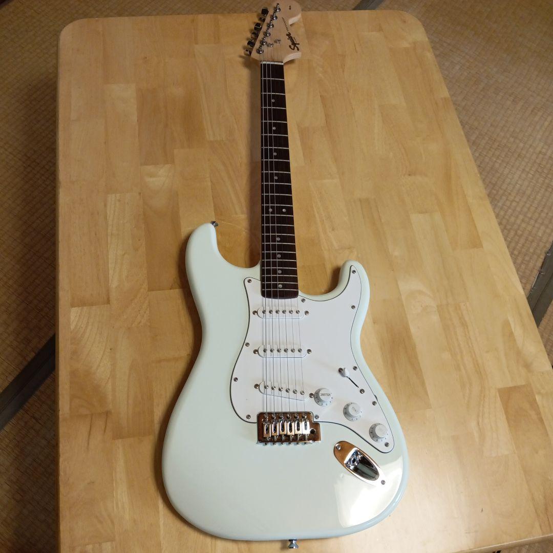 エレキギターSquier Stratocaster ホワイトアイスグリーン