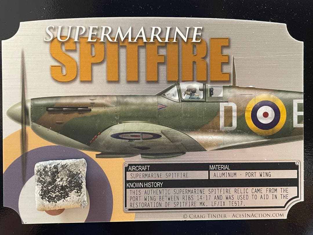 英戦闘機スピットファイア 実物破片付きディスプレイ