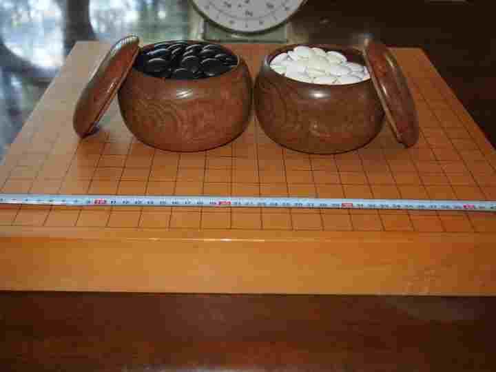 年男特別価格！　最高級　本蛤、那智黒　碁石＋天然木４本接合碁盤セット