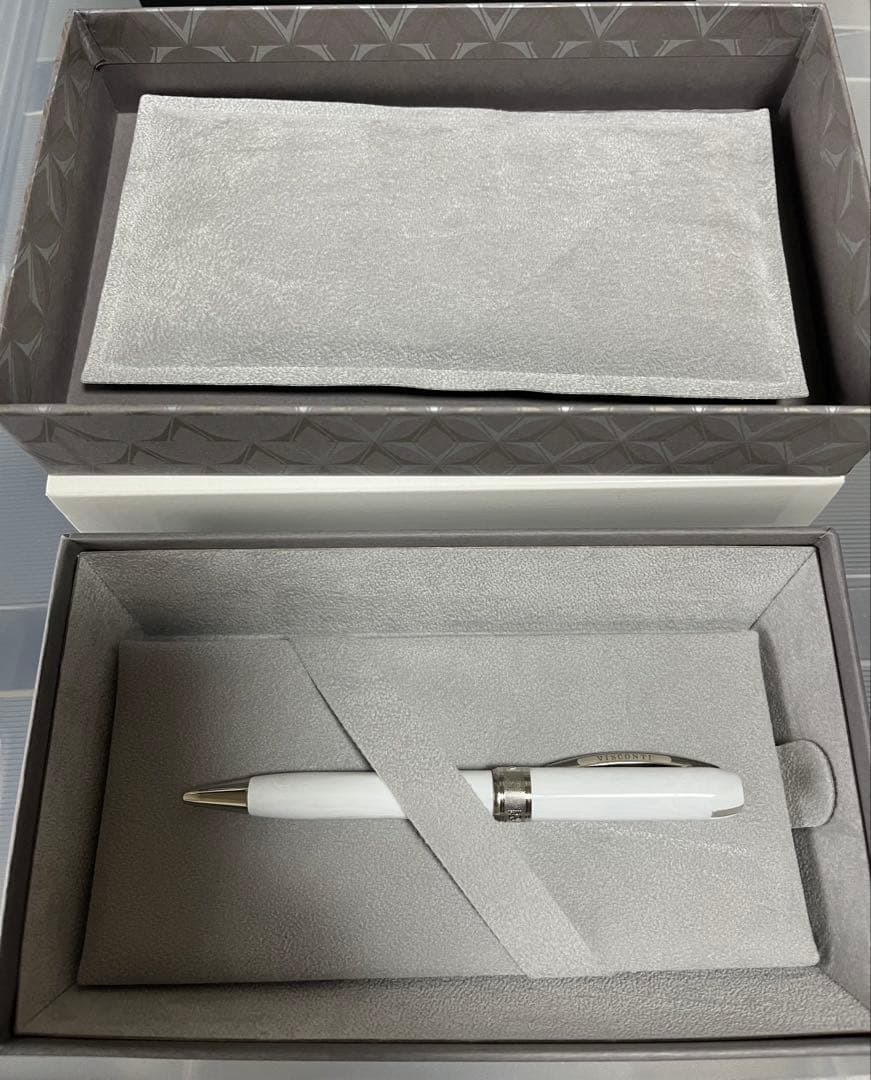 VISCONTI ヴィスコンティ　ホワイトボールペン