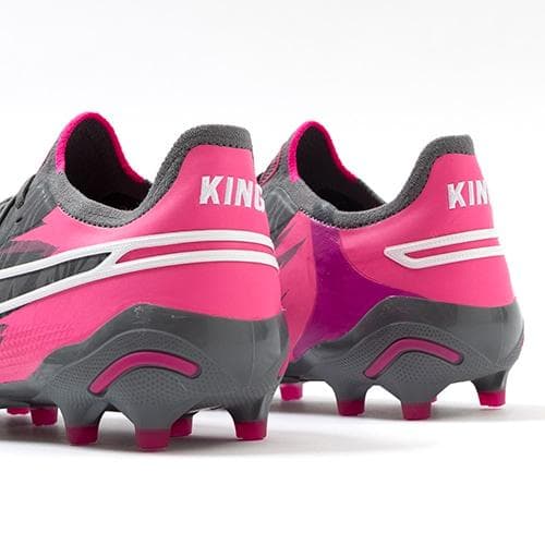 新品タグ付き！プーマのスパイク「キング アルティメット ラッシュ FG/AG」