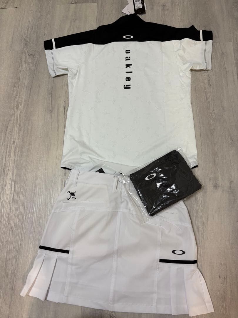 新品　LサイズOAKLEY オークリーゴルフセットアップ モックネック＆スカート