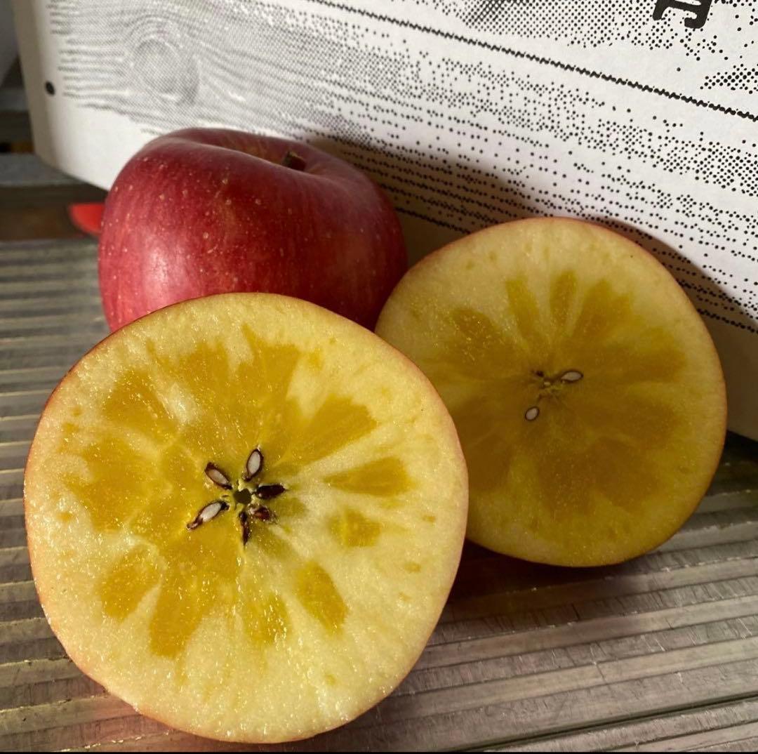 農家直送！青森県産⭐️高徳りんご　蜜りんご　80サイズ箱18個入り　お得用‼️