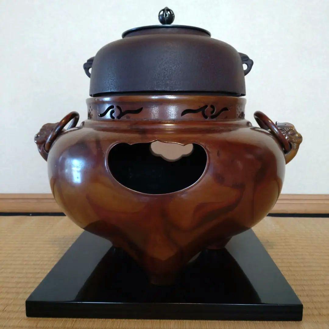 唐銅鬼面風炉釜　畠春斎造　共箱（真塗敷板・底土器・前土器)付