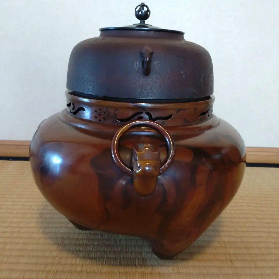 唐銅鬼面風炉釜　畠春斎造　共箱（真塗敷板・底土器・前土器)付